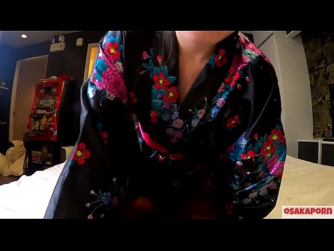 ❤️ Nuori cosplay-tyttö rakastaa seksiä orgasmeihin asti ruiskuttamalla hevostyttöä ja ottamalla suihin. Aasialaistyttö karvainen pillu ja kauniit tissit perinteisessä japanilaisessa puvussa amatöörivideossa, jossa näytetään masturbointia panoleluilla. Sakura 3 OSAKAPORN. ❤️❌ Just porn at us ❤